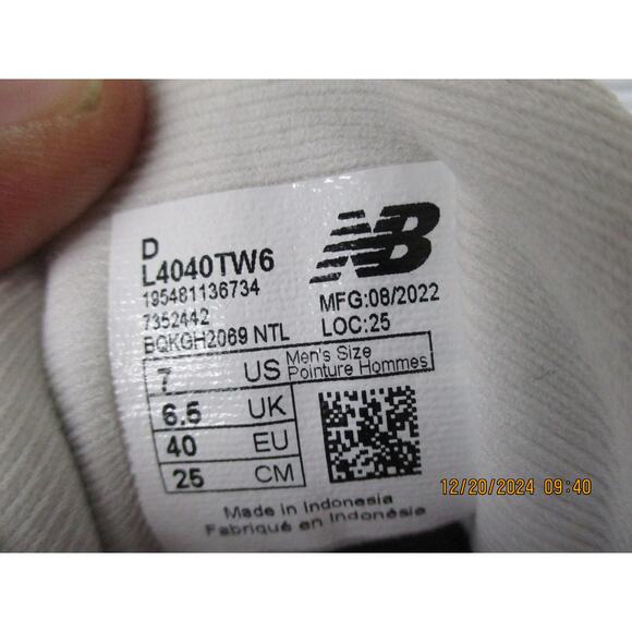 USED  New Balance Men\'s FuelCell 4040 V6 Metal Baseball Shoe, White/Black-SIZE 7 main image 4